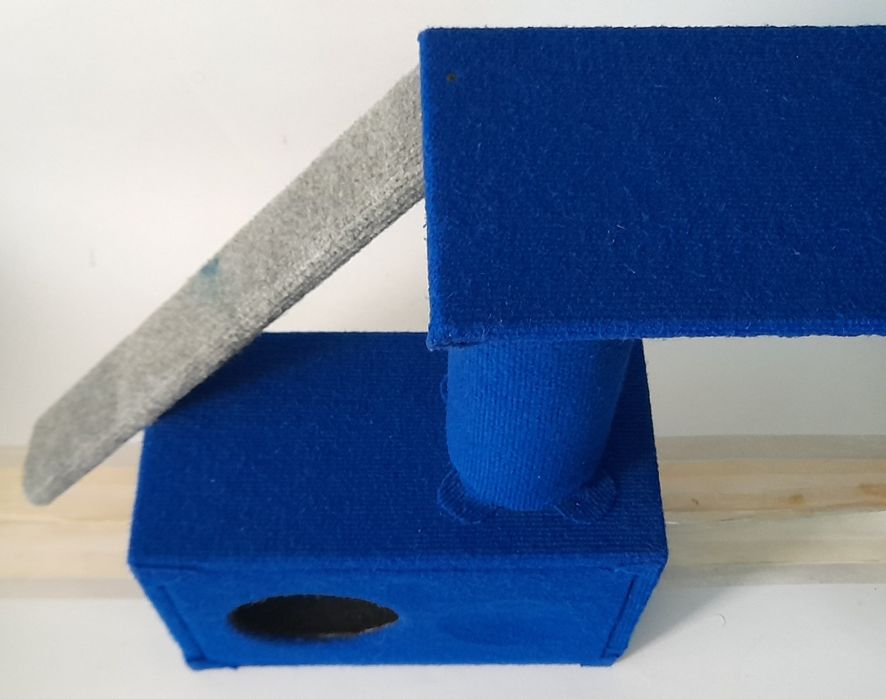 Домик для кошки, лежанка.