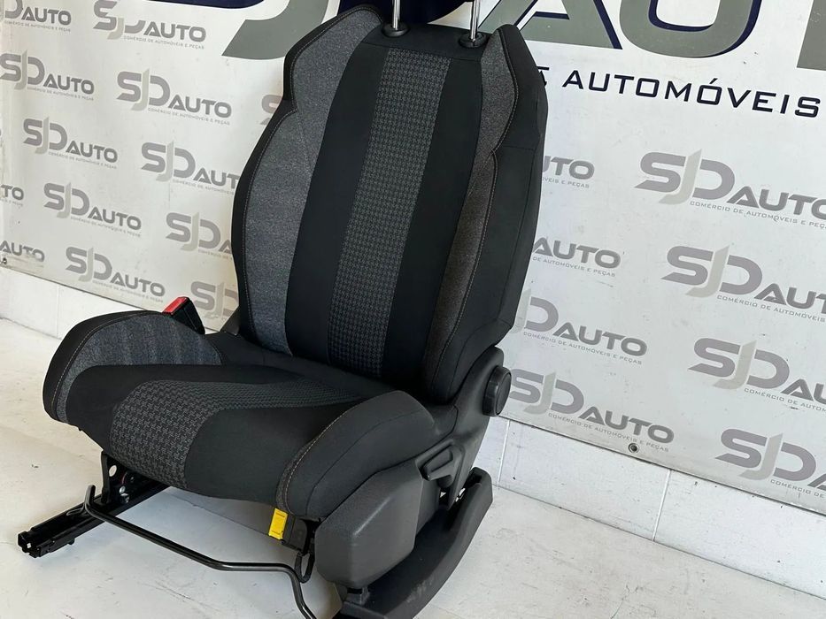 Conjunto Bancos - Peugeot 3008 II (2018)