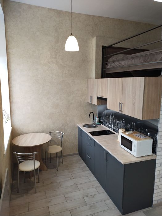 Сдам посуточно,подобово Двухуровневую  студію на левом березі район 9-