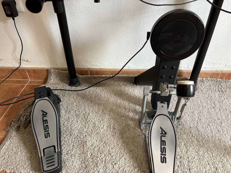 Bateria Eletrônica Alesis nitro mesh kit