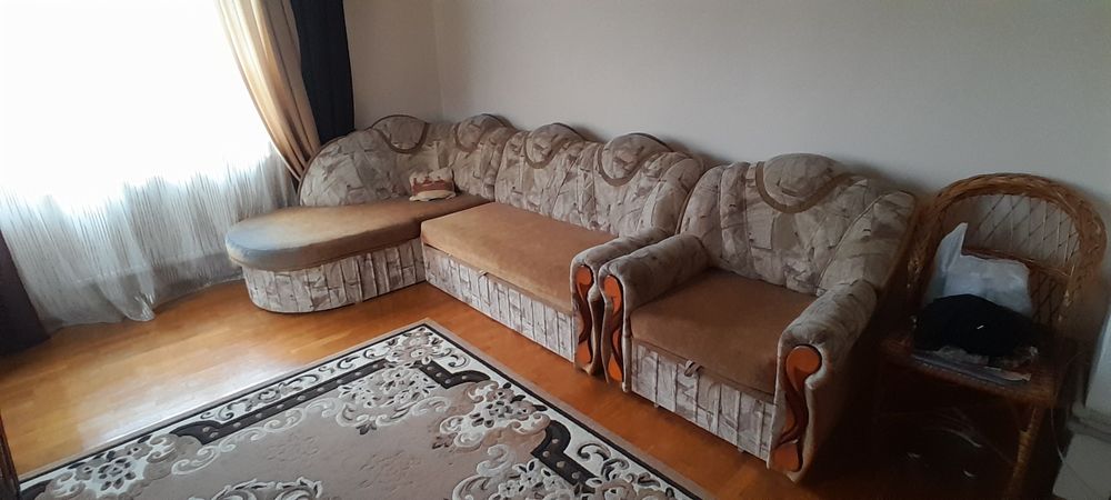 Продам куток з розкладним кріслом,ціна договірна.