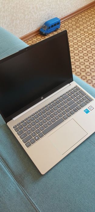 Срочно. ноутбук HP Laptop 15-fd ( i5/16 Озу/500ssd/)