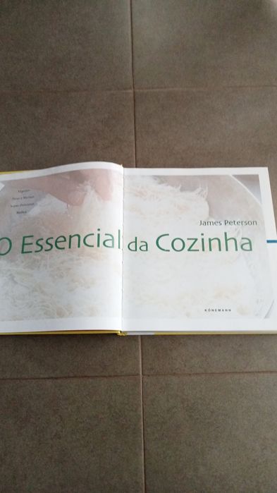 Livro culinária de capa dura