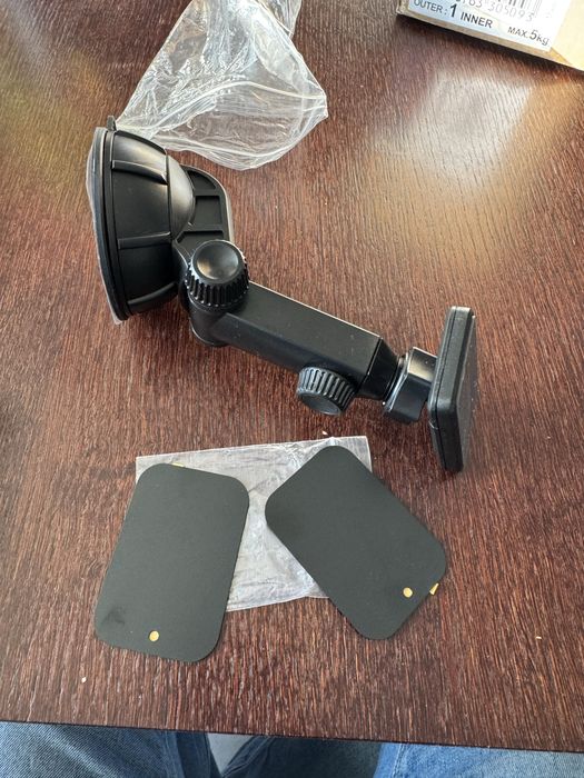 magnetyczny uchwyt samochodowy na telefon marki PLDHpro