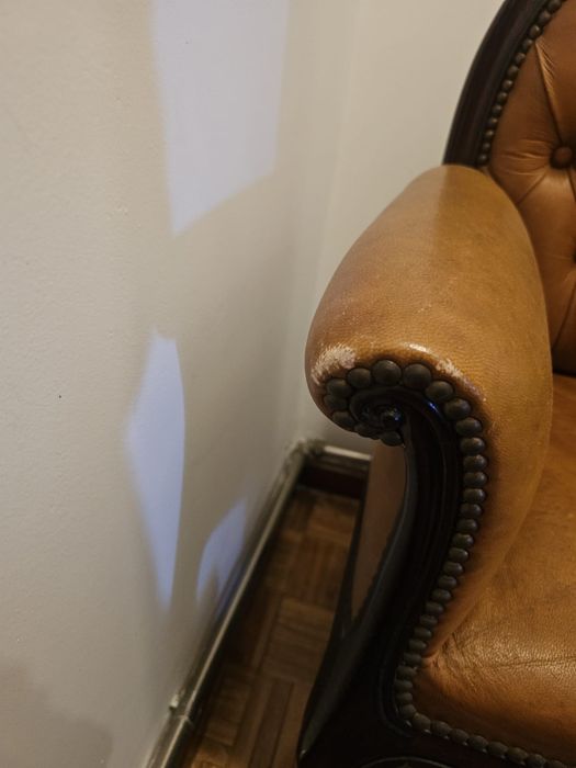 chaise/ recamier com mesa lateral integrada