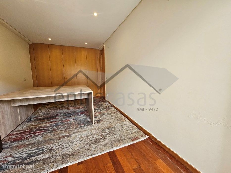 Meadela - Apartamento T3 em Condomínio Fechado