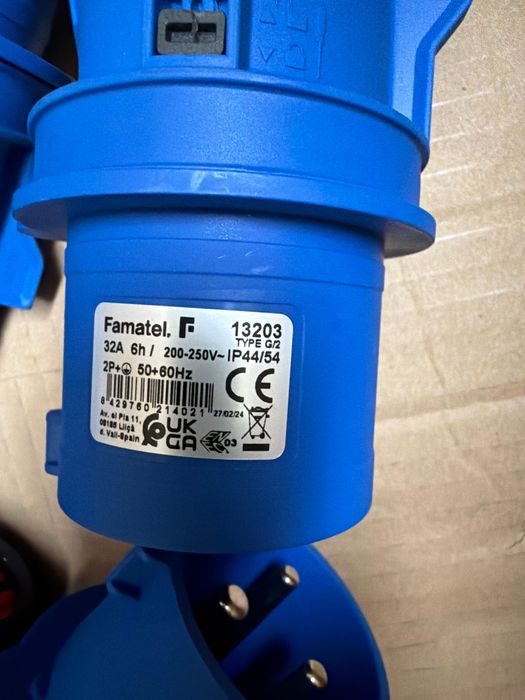 Ficha 2P+ terra 32A IP44/54 da Famatel