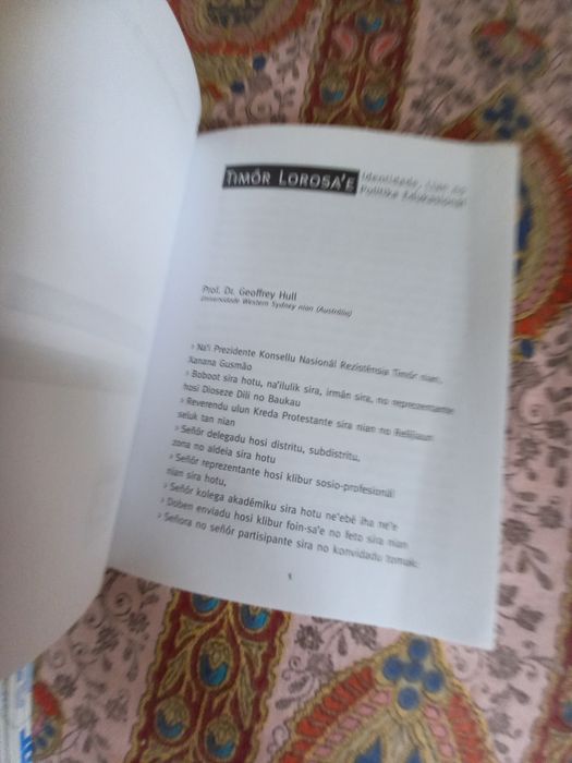 Timor Leste pequeno livro do Instituto Camões