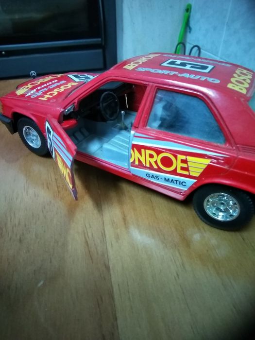 Burago - Mercedes 190 E 1/25