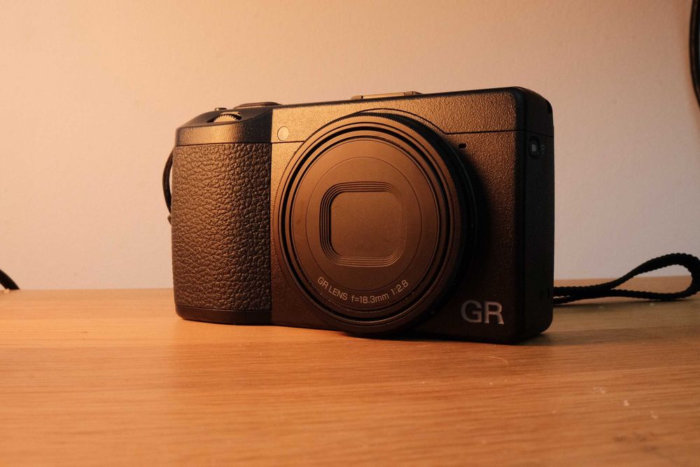 Ricoh GR III (bogaty zestaw, mały przebieg)