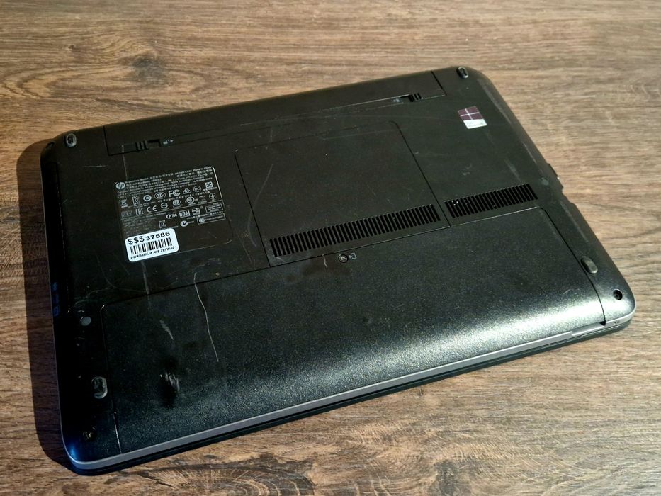 HP ProBook 450 G2. i3 - 1.9 GHz, 8 GB RAM; 120 GB SSD