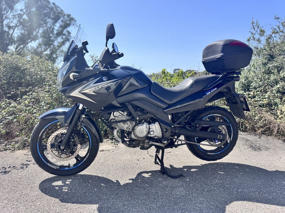 SUZUKI V-STROM DL 650 de 2010 nacional poucos km