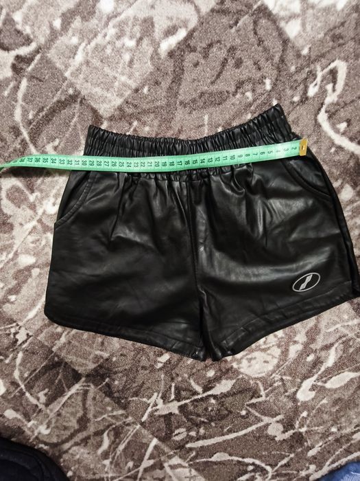 Продаются шорты чёрные зимние из эко-кожа