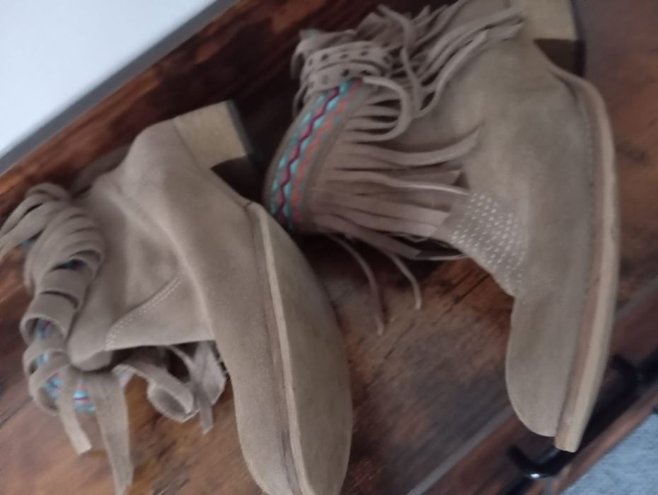 Buty damskie w stylu indiańskim r. 38