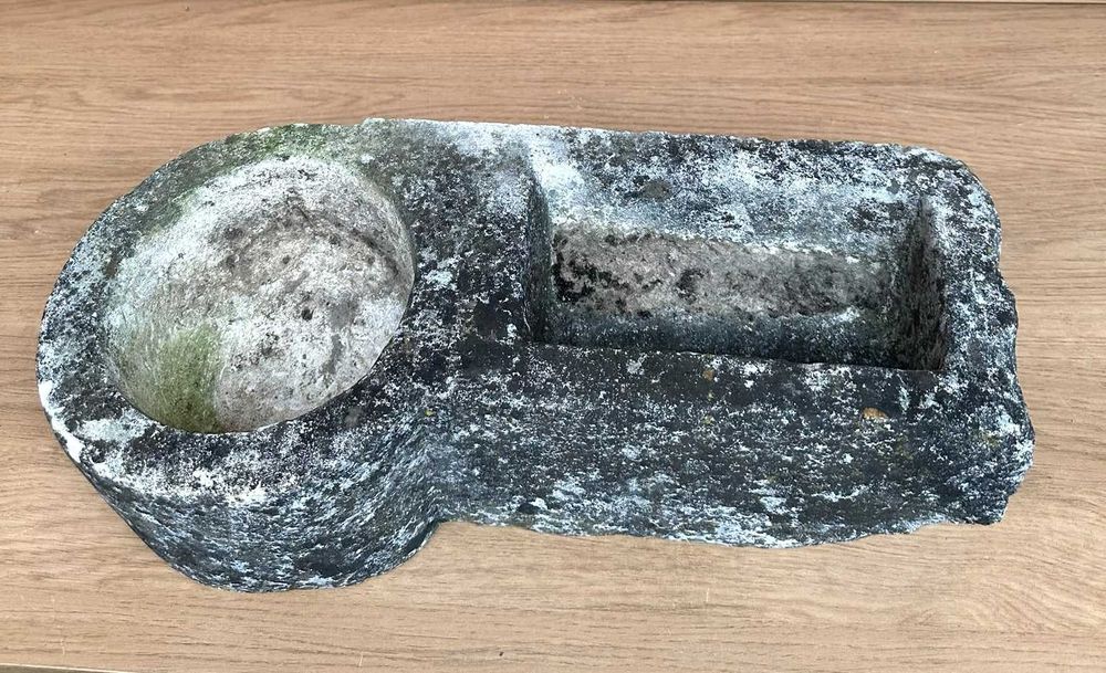 Pia de pedra maciça comedouro mais bebedouro