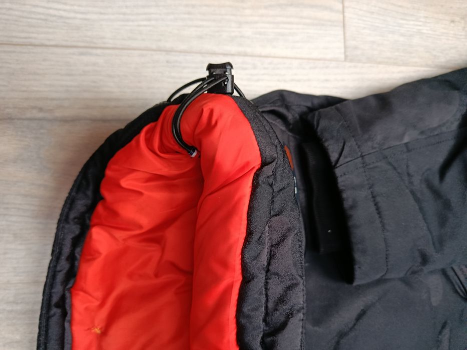 Дуже тепла фірмова куртка на підлітка