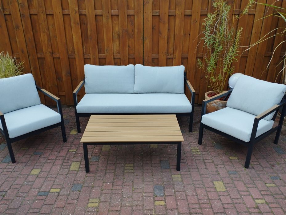 Meble ogrodowe Bejstrup Jysk sofa, dwa fotele stolik.