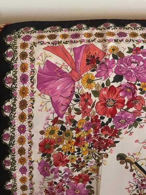 Lenço 100% seda natural Christian Dior desenho floral com violino