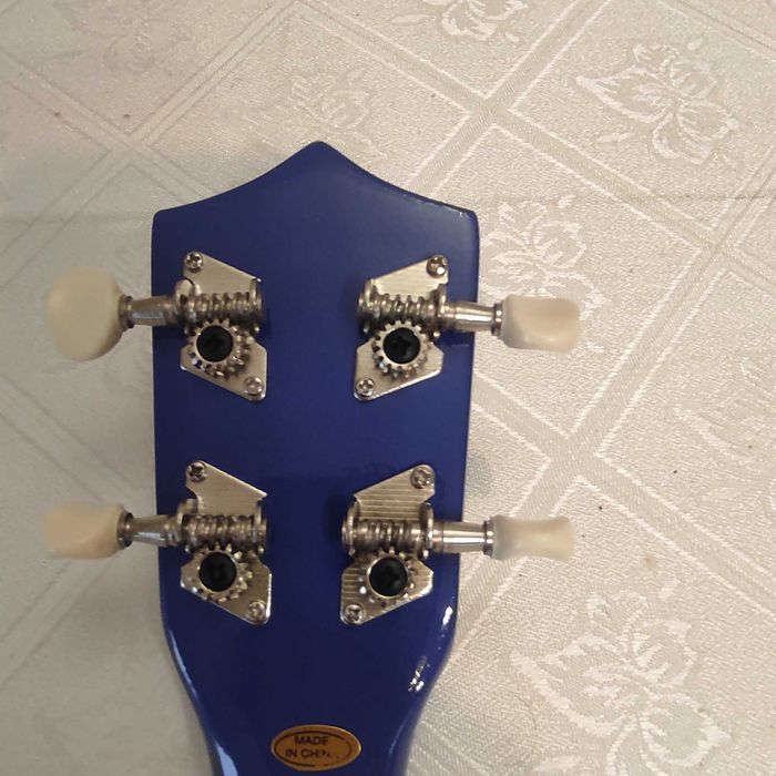 Гітара- перше знайомство з музикою