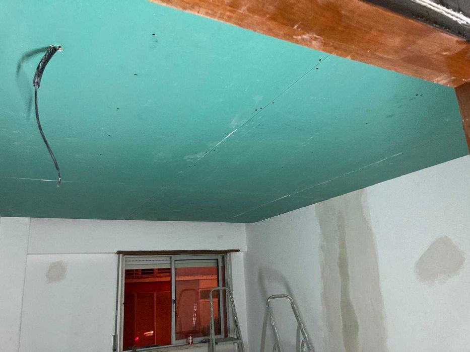 Teto falsos, divisorias em Pladur, Pavimentos,  Eletricidade, Pinturas