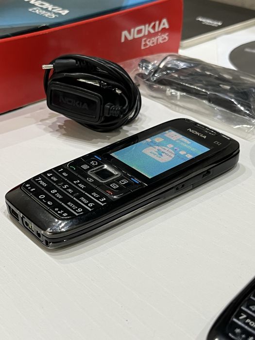 Telefon NOKIA E51