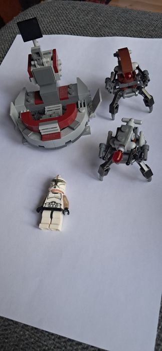 lego Clone Troopers vs. Droidekas 
75000