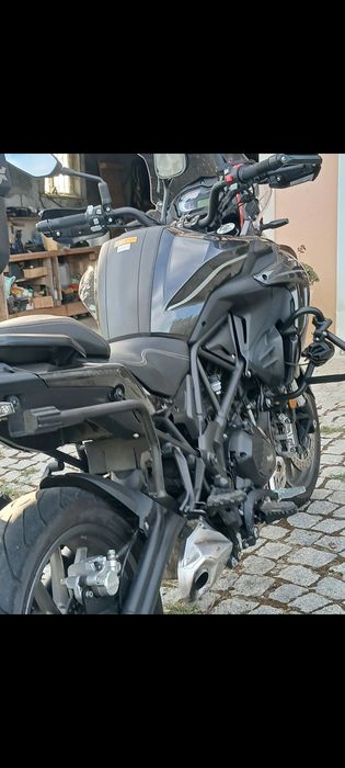 Mota benelli TRK502 de 2025