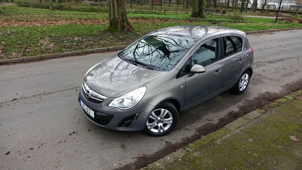 Opel Corsa .. Klimatyzacja .. Kontrola trakcji .. Aluminiowe Felgi ..