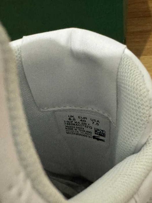 Sapatos lacoste brancos