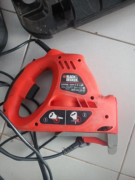 6 laminas  escorpiao, duas malas e  duas serras black decker para peças