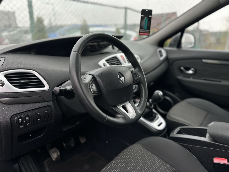 Продам Renault Grand Scenic 2010