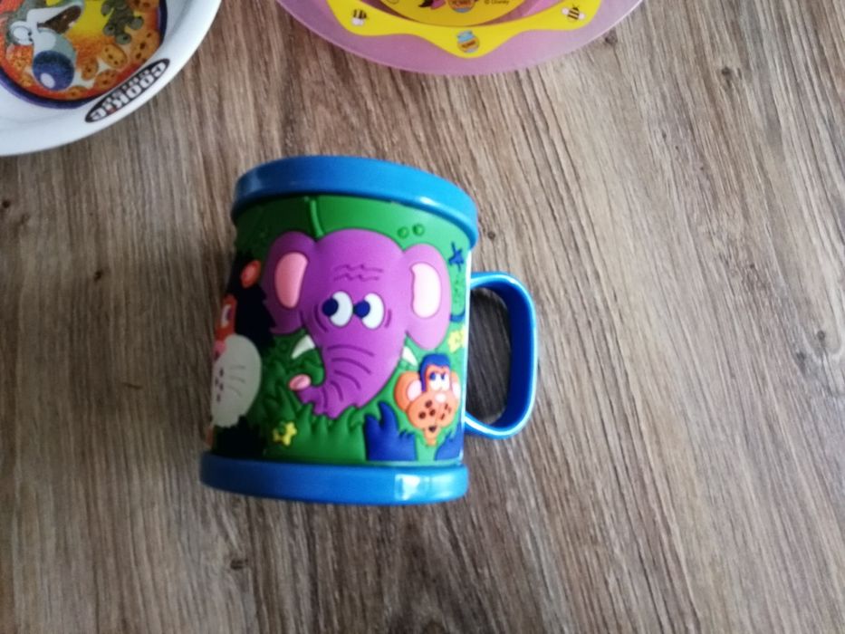 Zestaw plastikowych naczyń dla dziecka