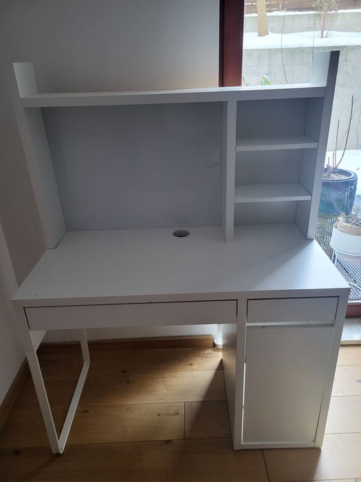 Biurko z tablicą magnetyczną Ikea