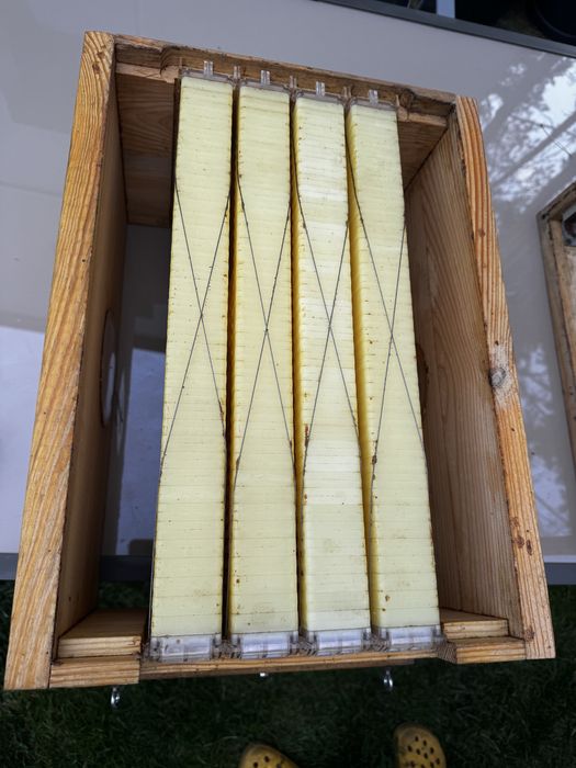 Автоматичний вулик на 4 рамки, саморобний на базі Дадан.