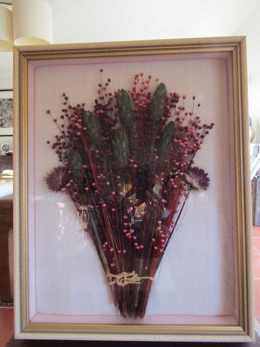Quadro com arranjo flores secas