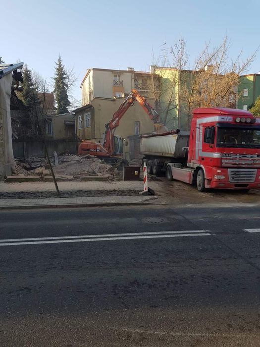 Układanie kostki brukowej.  Rozbiórki