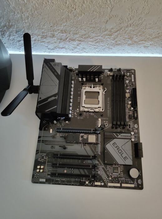 материнська плата Gigabyte B650Eagle AX