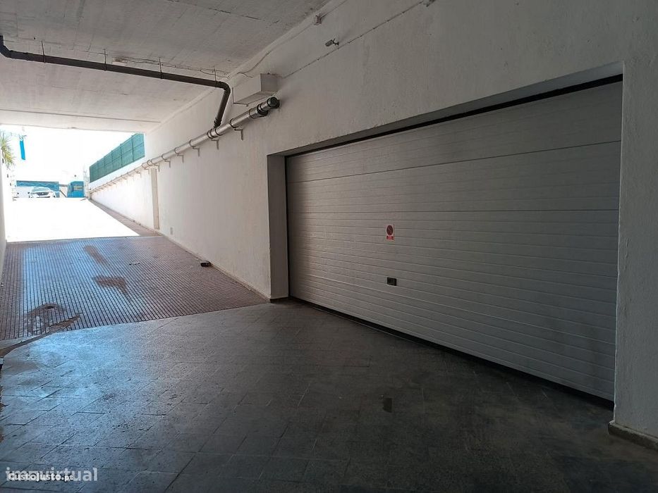 Lugar de estacionamento - Montechoro - Albufeira