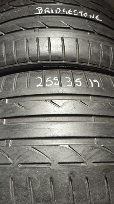 Pneus  255/35/19