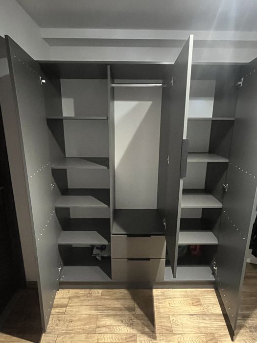 Szafa trzydrzwiowa grafitowa LAMELE