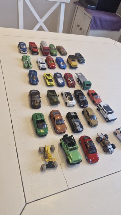 31 autka, samochodziki matchbox, mattel, maiorette, burago, hot wheels