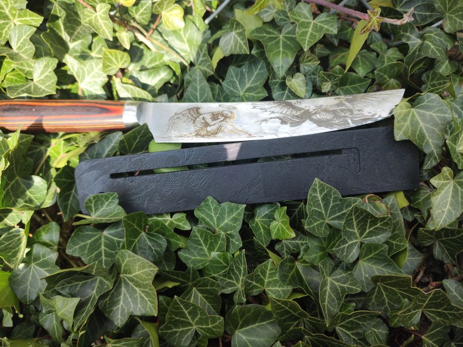 Nóż z grawerem anioła i diabła