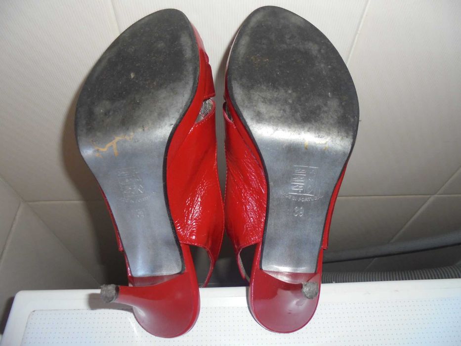 sandálias de mulher cor vermelho