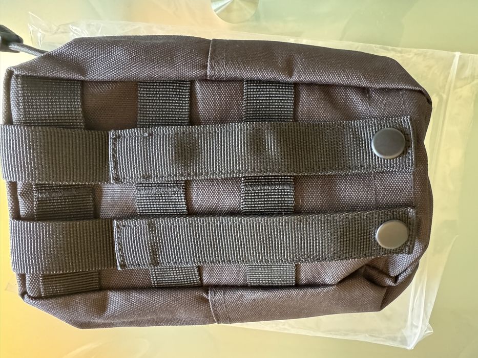 Bolsa multiusos em goretex , estado nova.