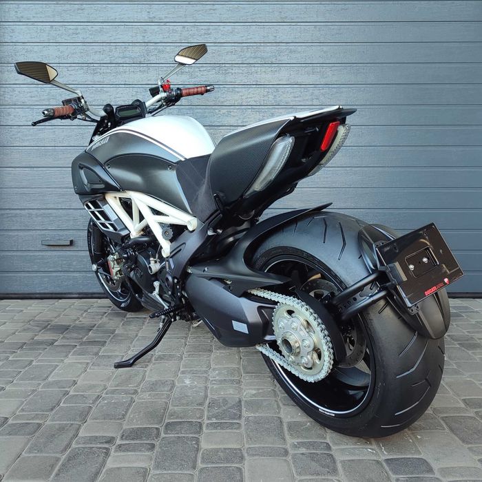 Продам мотоцикл Ducati Diavel 1200 AMG (2942)