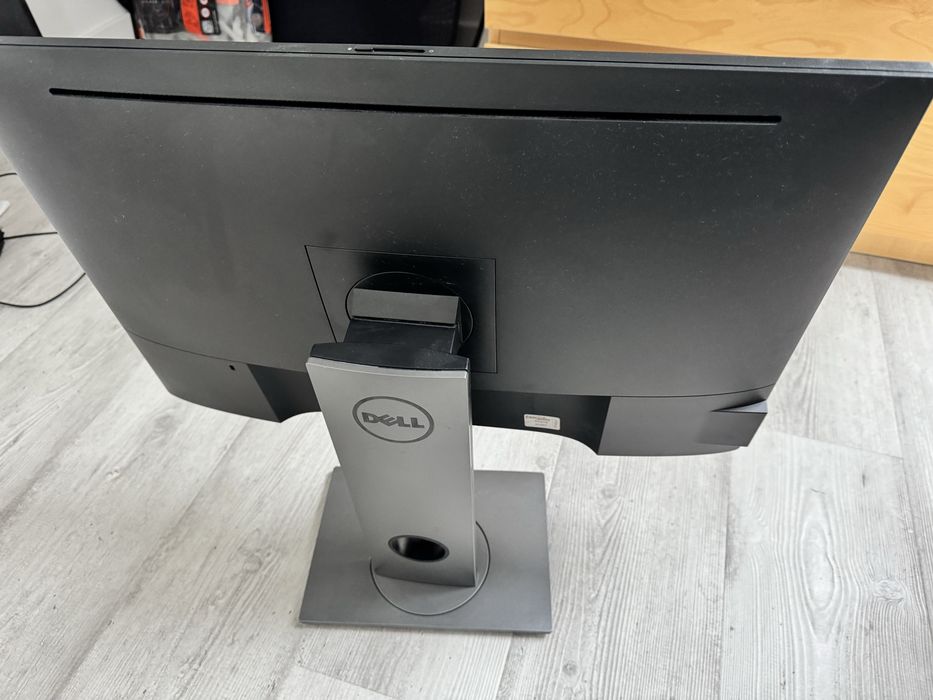 Monitor Dell P2418HZM używany