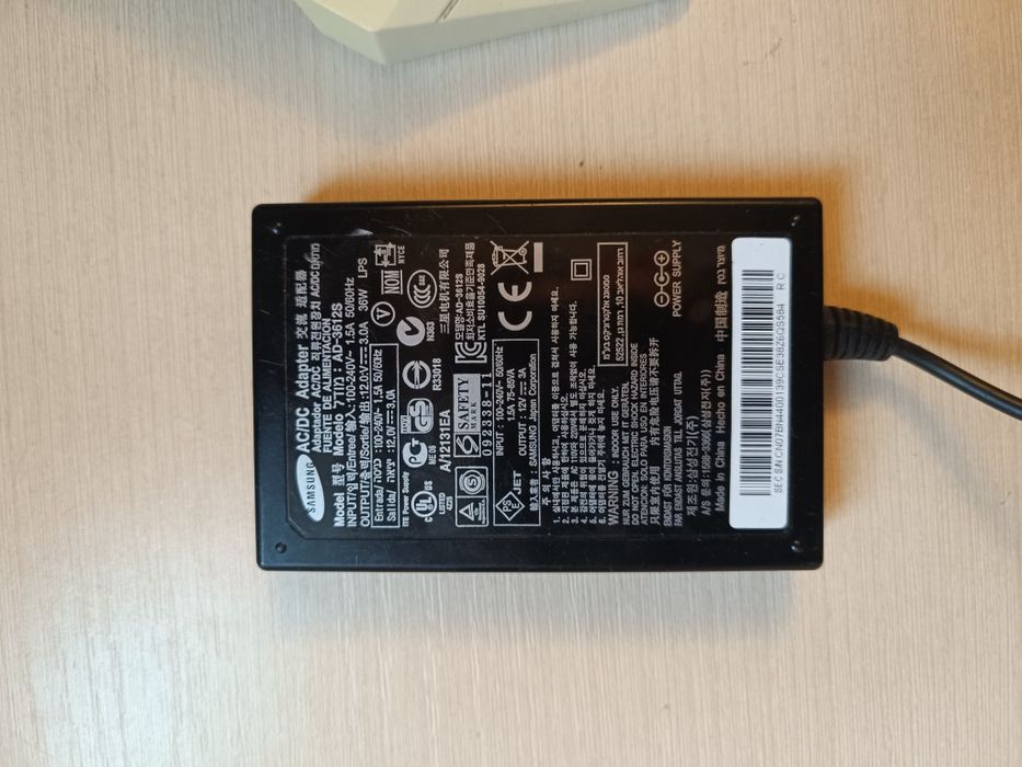 Samsung BX2335 (под ремонт, тухнет экран)