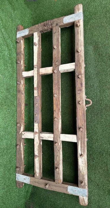 Alfaia agricola antiga, grade desterruadora, tração animal, Trilho