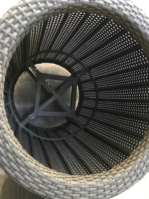 Conjunto de 2 floreiras e respectivos vasos.