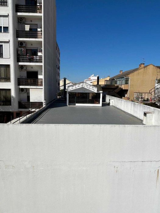 LOJA ARRENDA-SE em Casal de Cambra